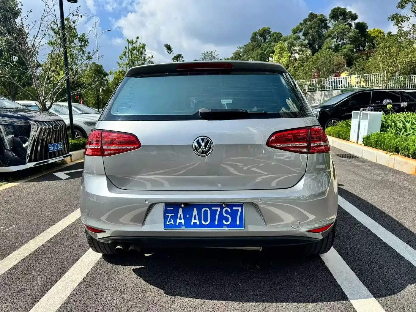 Photo 8 - Volkswagen Golf