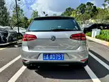 Photo 8 - Volkswagen Golf