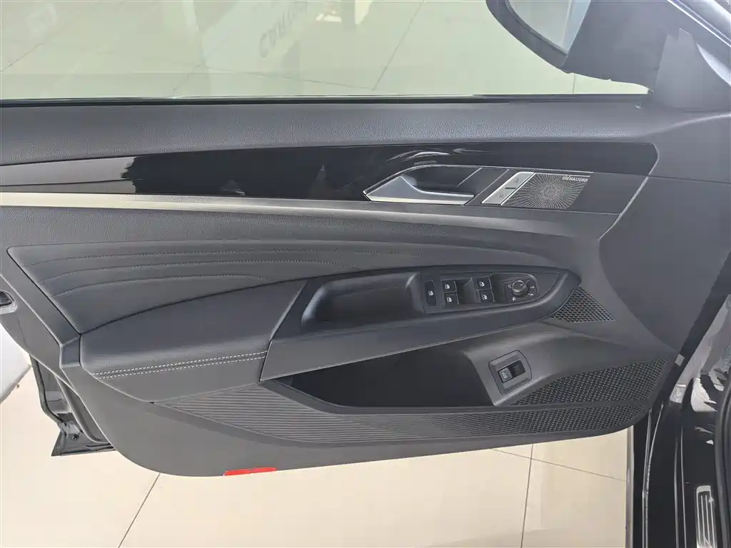Volkswagen Passat 2024 380TSI Elite Edition фото 15