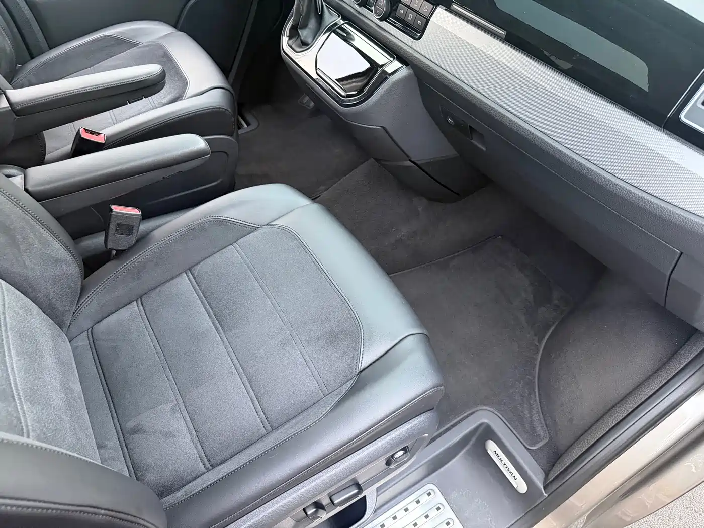 Volkswagen Multivan 2017 2.0TSI 4WD Explorer 7-seater фото 12