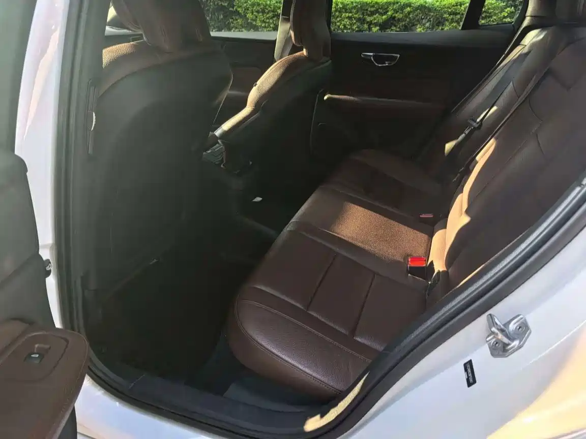 Volvo S60 Plug-in Hybrid 2021 2022 T8 E-AWD Hybrid Intelligent Luxury Edition