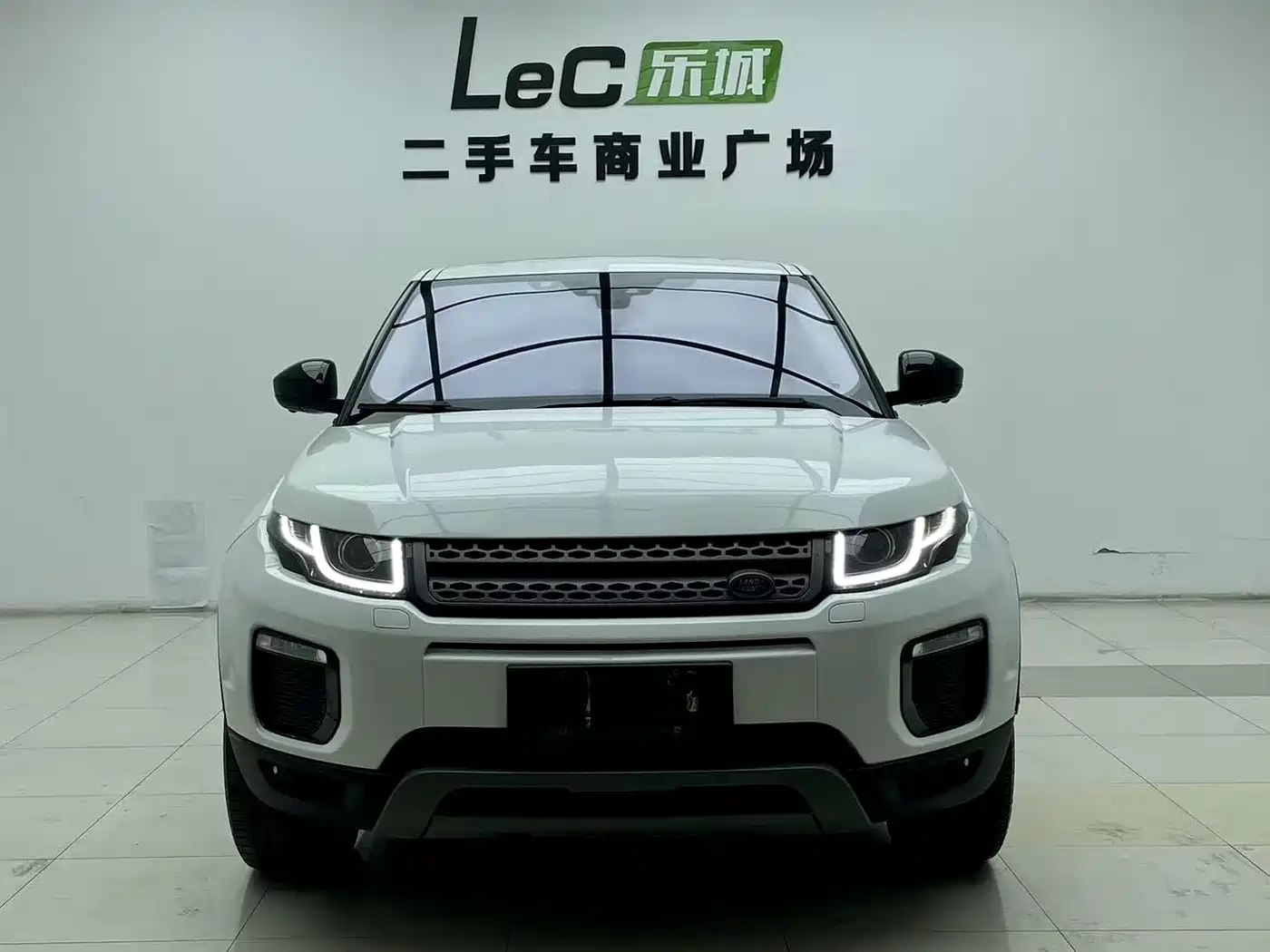 Land Rover Range Rover Evoque 2018 240PS SE DYNAMIC Smart Edition фото 3
