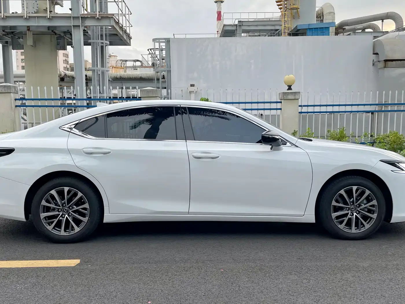 Lexus ES 2025 200 Ultimate Edition фото 11