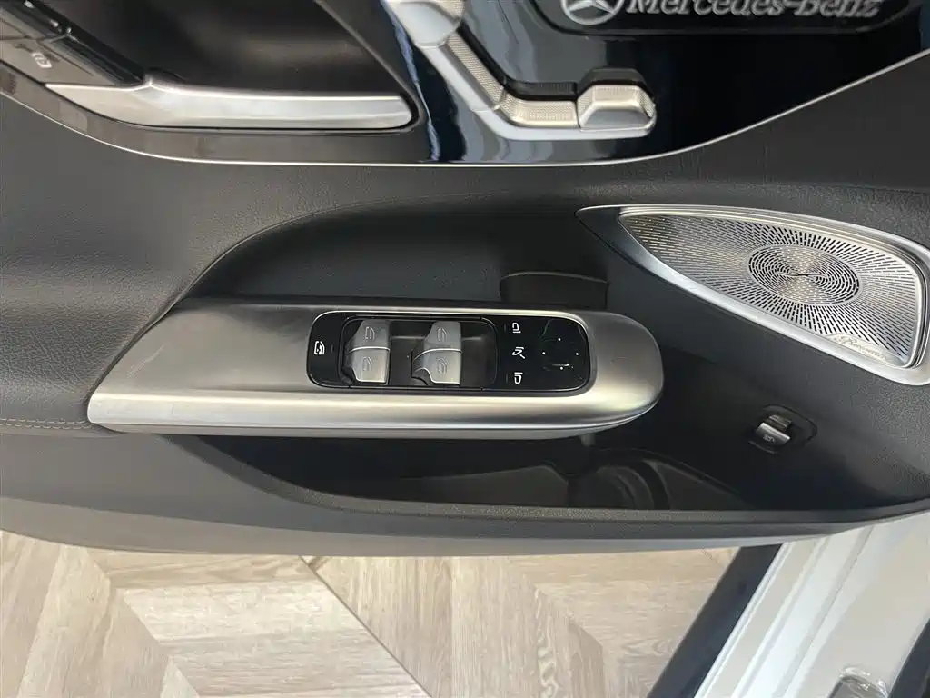 Фото 25 - Mercedes-Benz C-Class