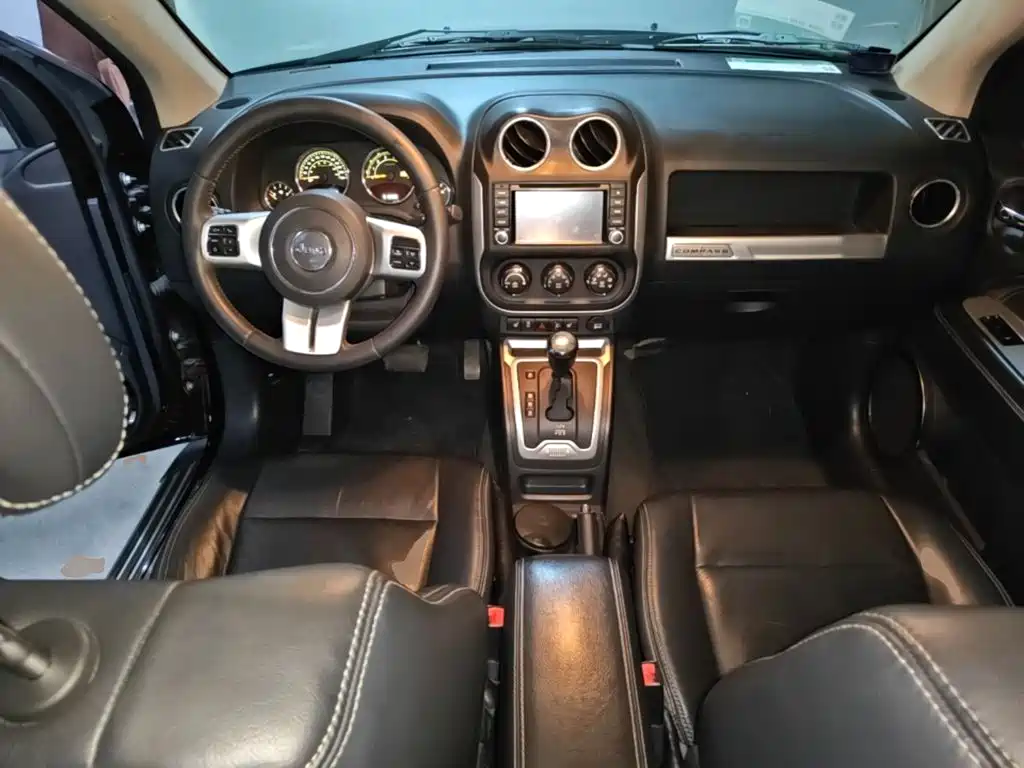 Jeep Compass (Import) 2014 2014 Facelift 2.4L 4WD Luxury Navigation Edition