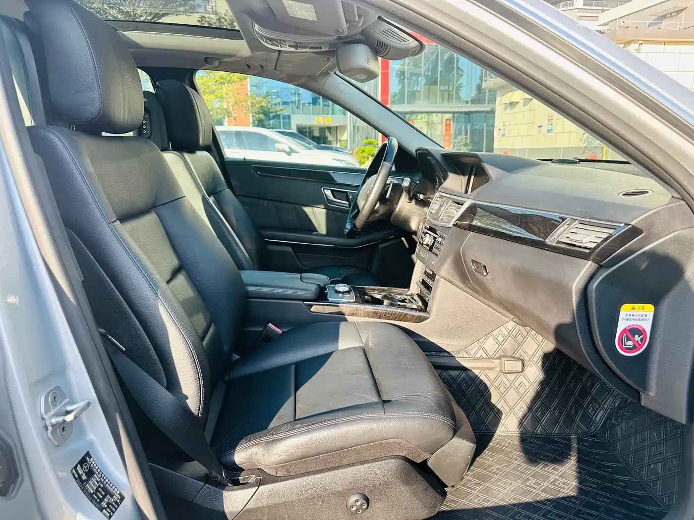 Mercedes-Benz E-Class 2010 E 300 L Fashion фото 12