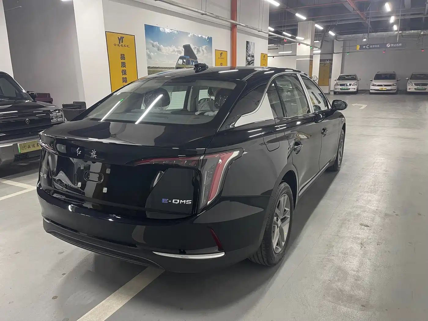 Hongqi E-QM5 фото 8