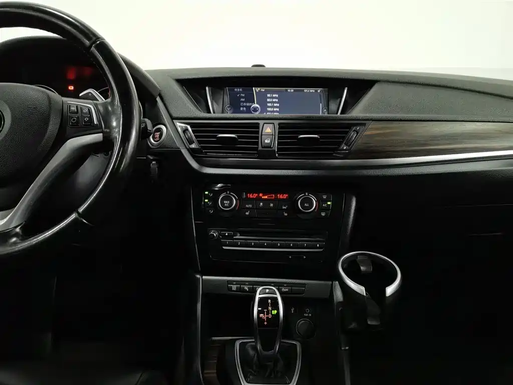 BMW X1 2014 xDrive20i X Design Package фото 12