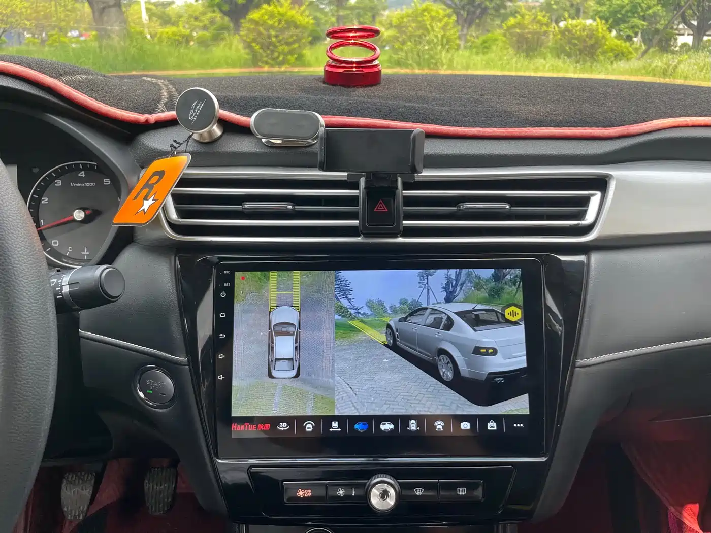 Фото 21 - Roewe i5