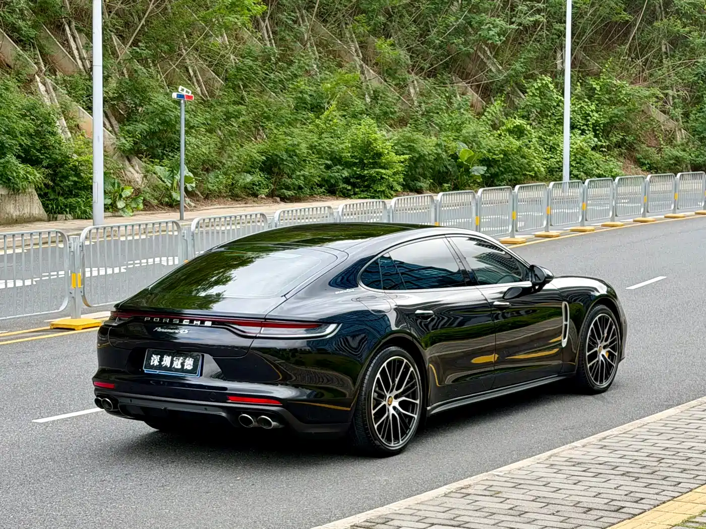 Porsche Panamera 2022 Panamera 4 Executive Long Wheelbase 2.9T фото 5