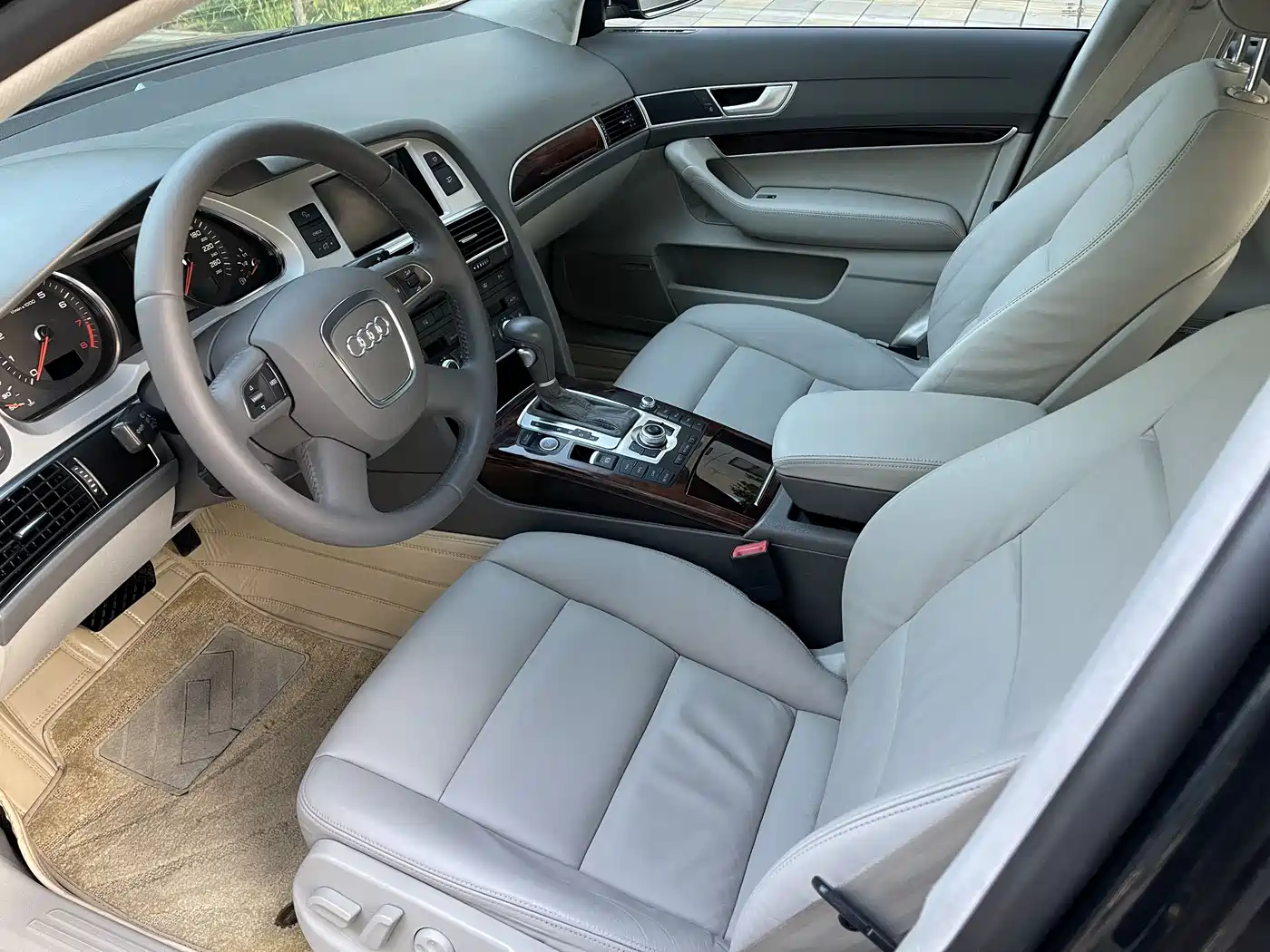 Audi A6L 2010 2.8 FSI Luxury фото 13
