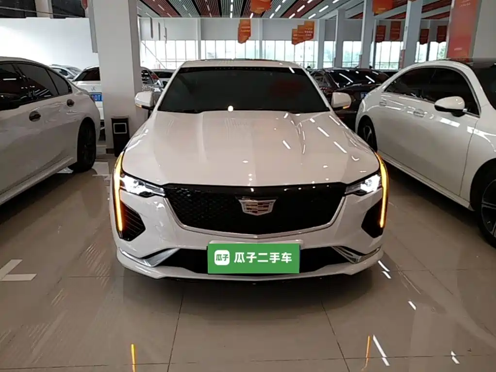Cadillac CT4 2023 2022 28T Fashion Style
