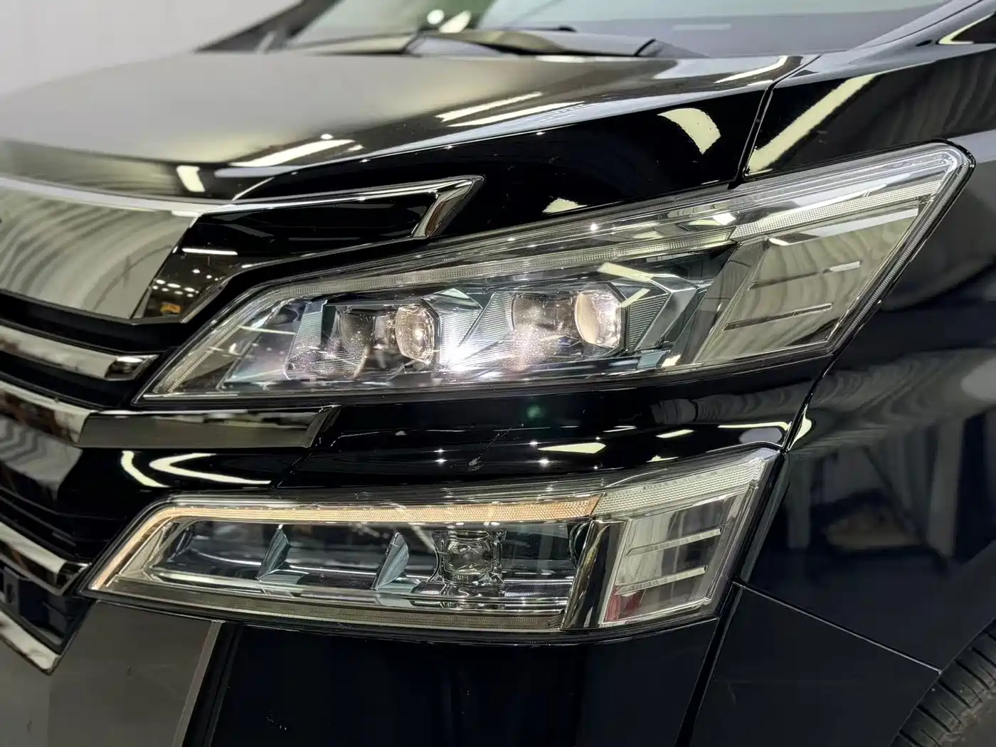 Toyota Vellfire 2024 2023 Crown Hybrid 2.5L HV Luxury
