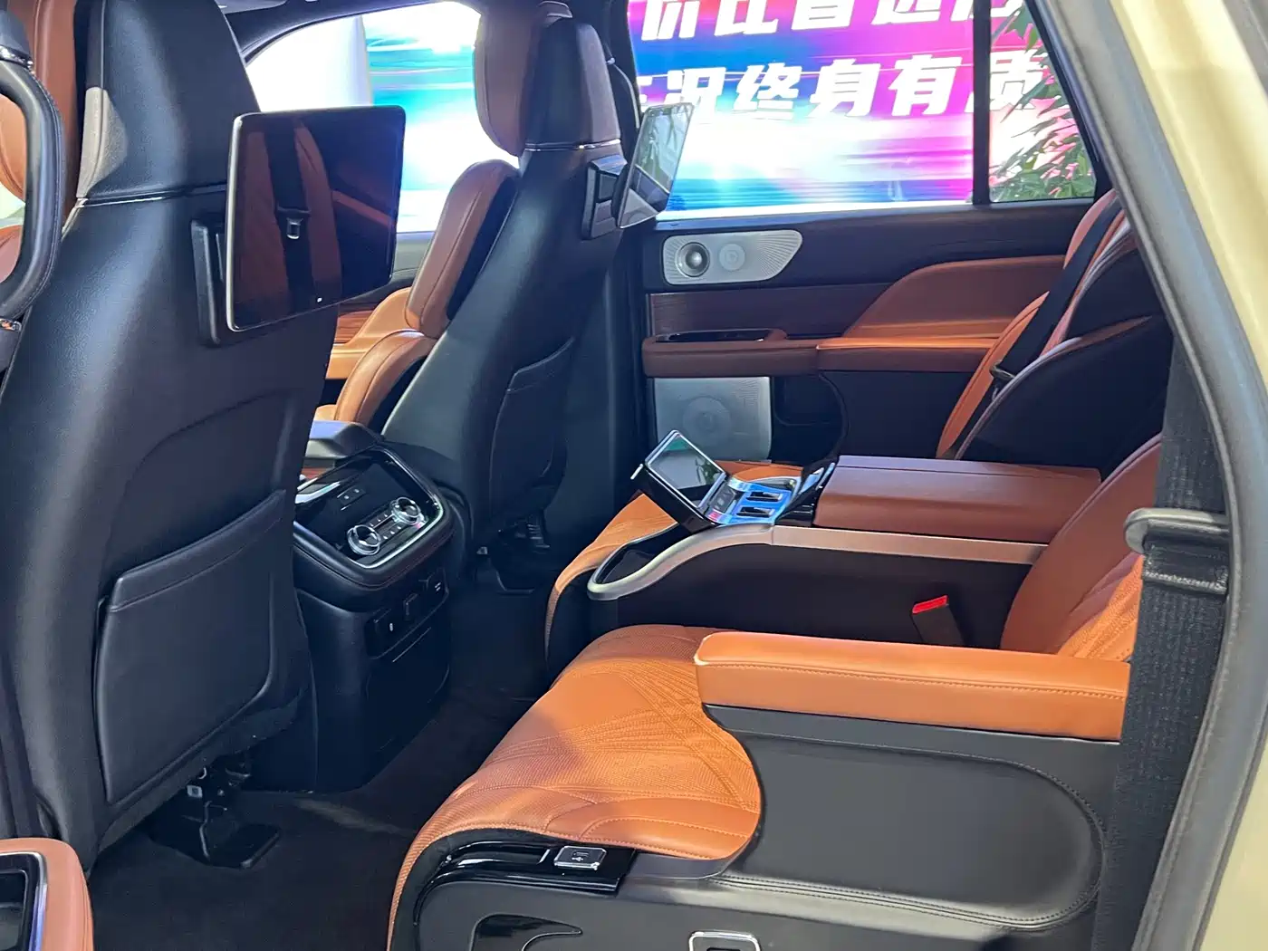 Фото 9 - Lincoln Navigator