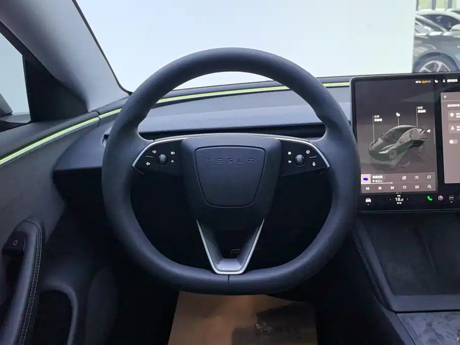 Фото 15 - Tesla Model 3