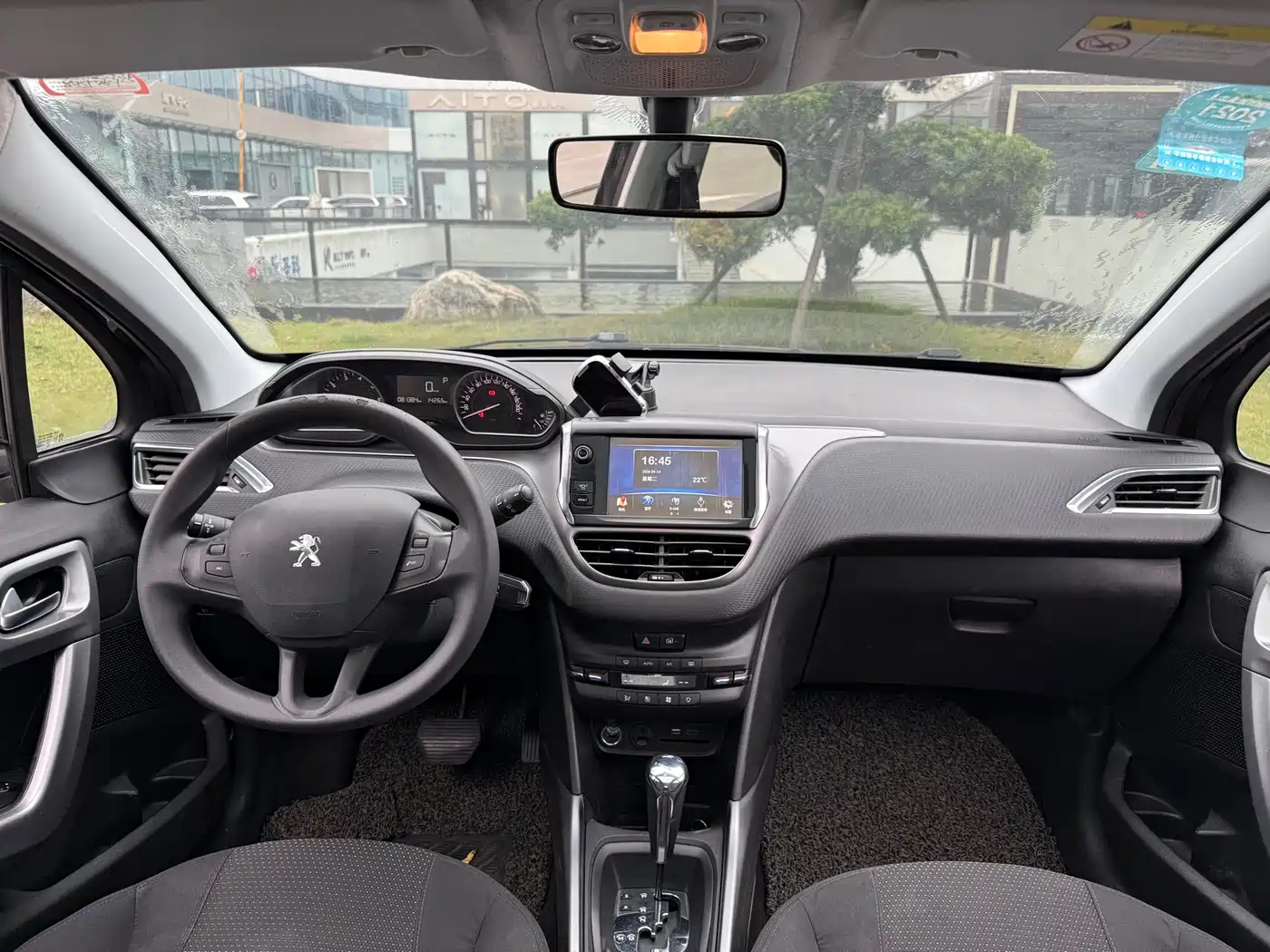 Peugeot 2008 2014 1.6L Automatic Fashion Edition фото 15