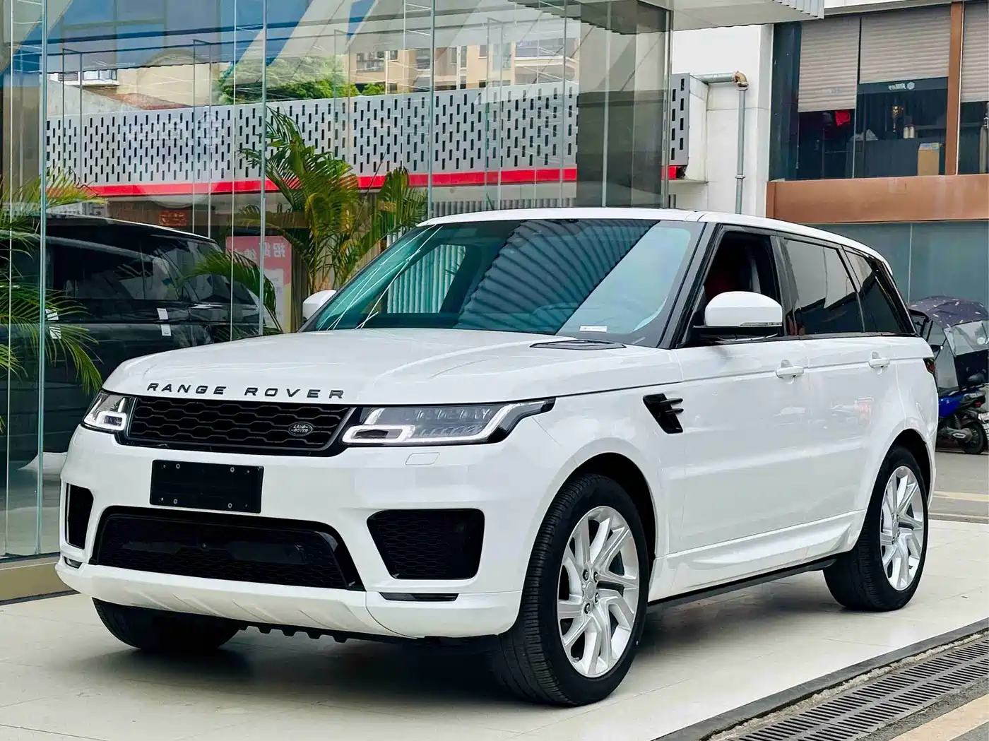 Фото 17 - Land Rover Range Rover Sport