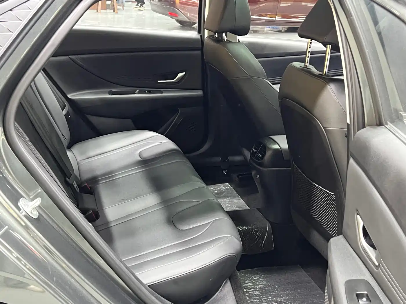 Hyundai Elantra 2023 Model 1.5L CVT LUX Premium Edition фото 10
