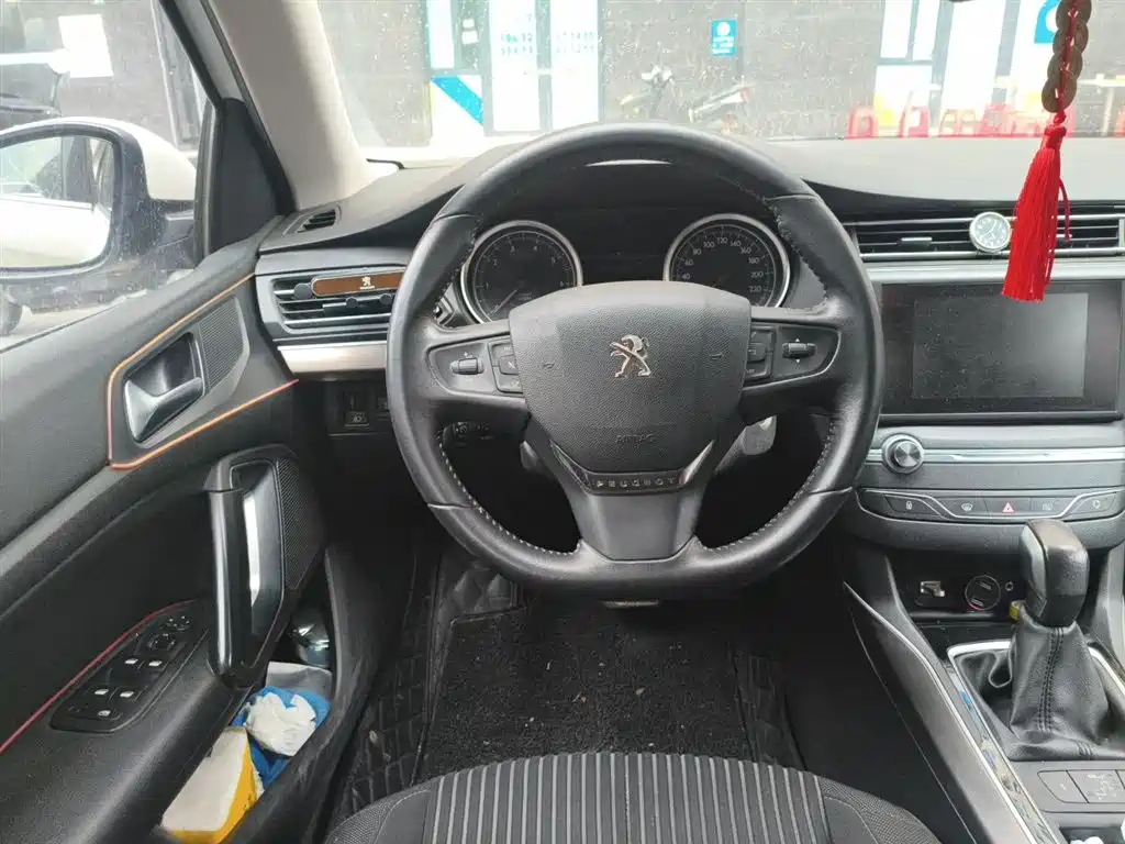 Peugeot 408 2015 Model 1.2T Automatic Luxury Edition фото 7