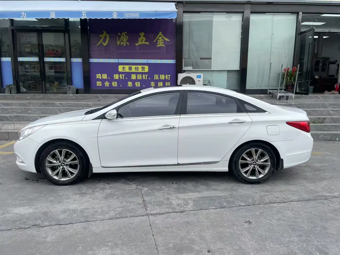 Hyundai Sonata 2014 2.0L Automatic Luxury фото 3