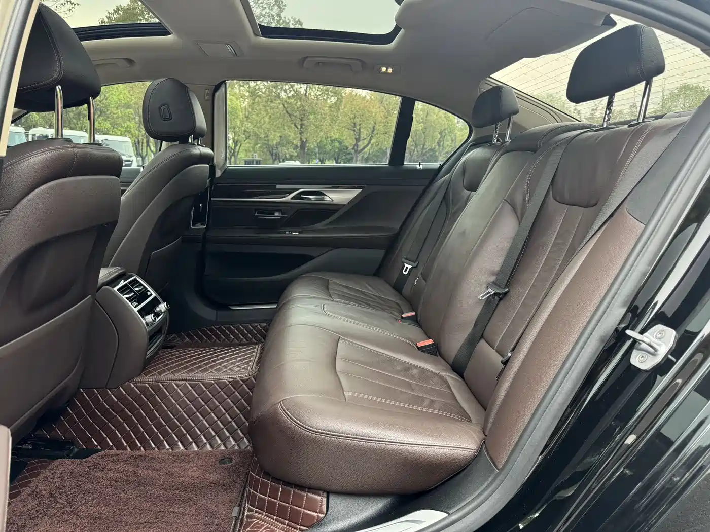 BMW 7 Series 2016 730Li Leading фото 8