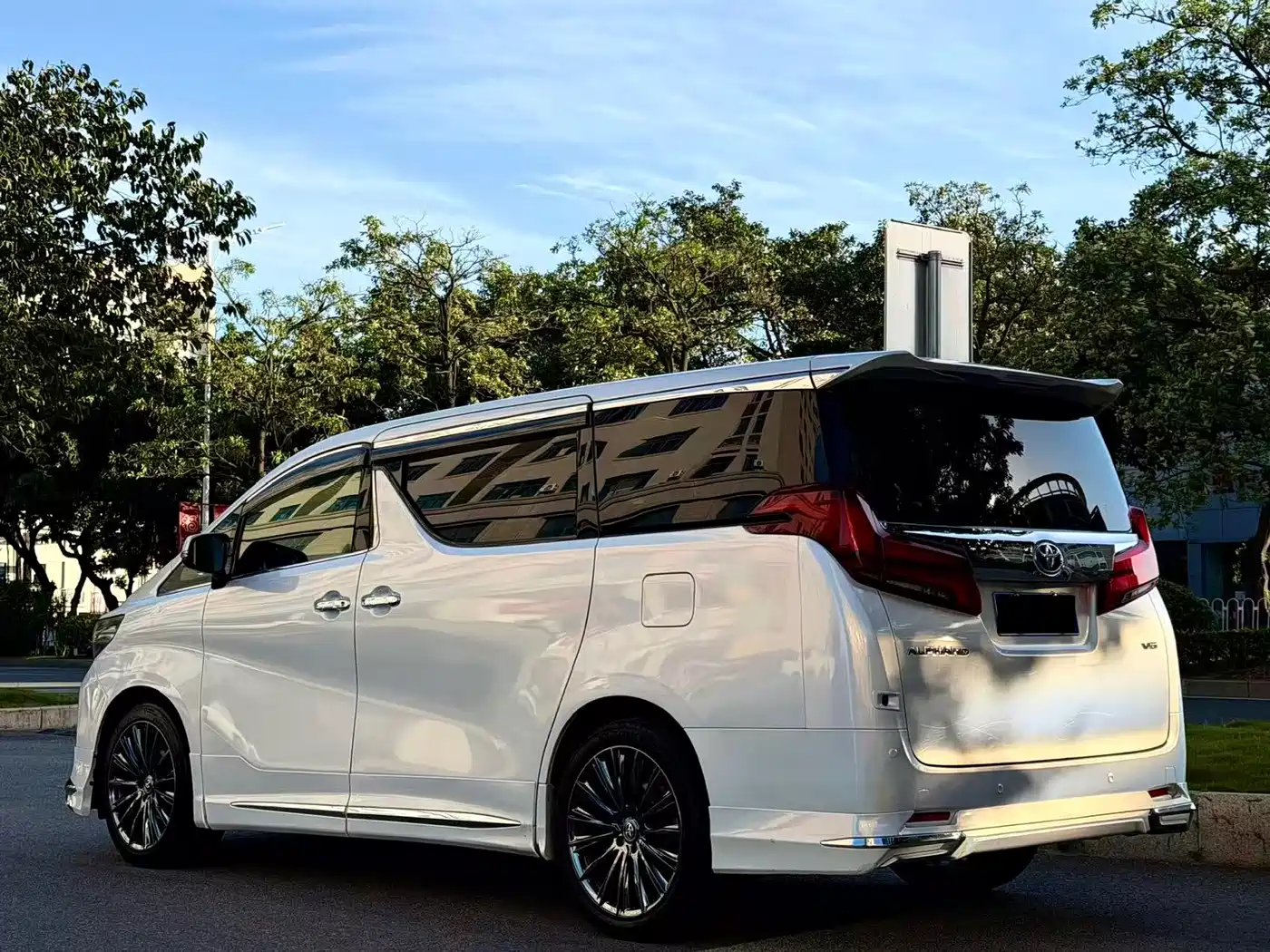 Toyota Alphard 2015 3.5L Luxury Edition фото 8