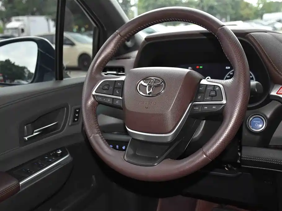 Toyota Sienna 2021 2.5L Hybrid Platinum Edition фото 13