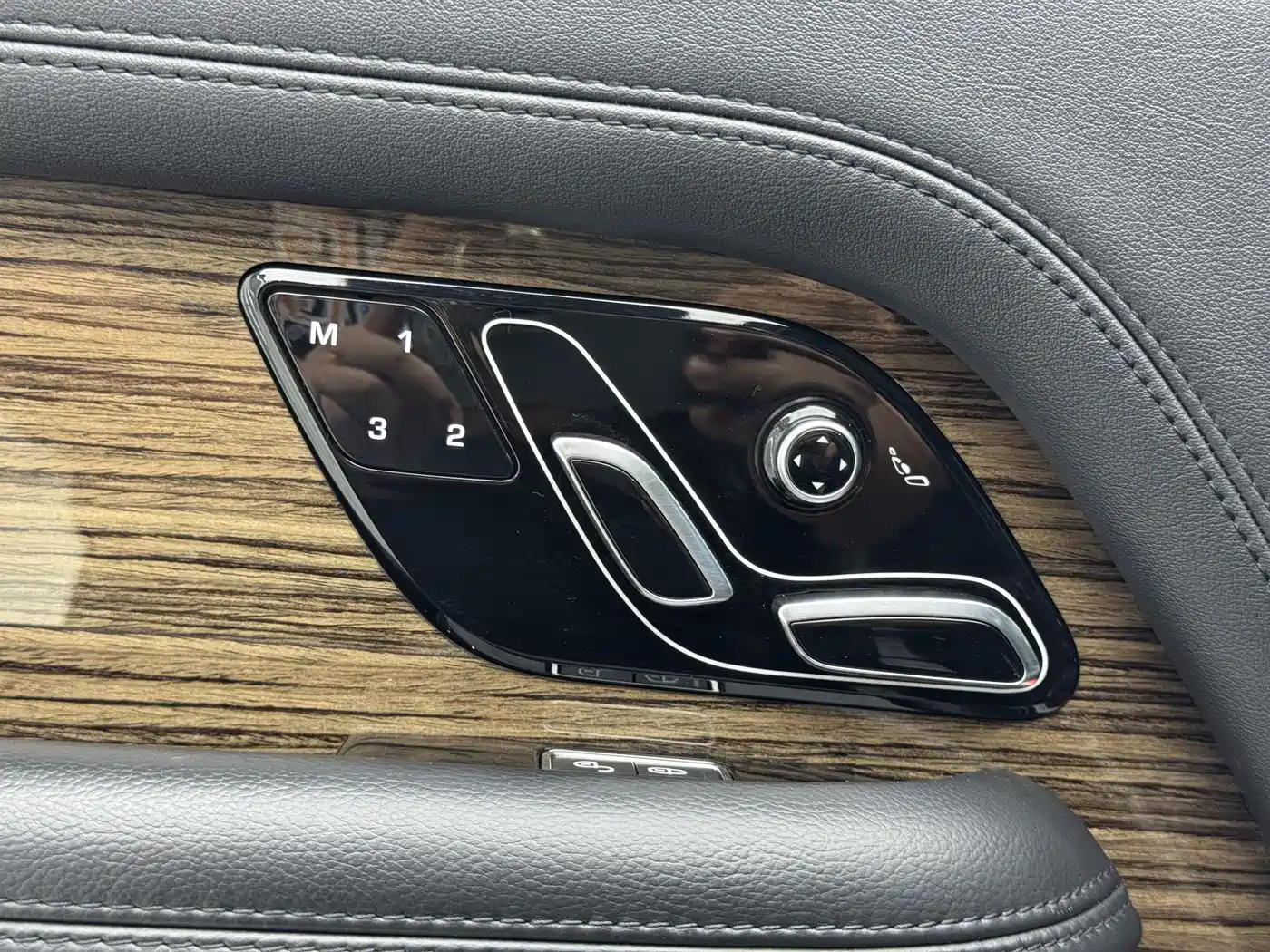 Land Rover Range Rover 2018 3.0 SC V6 Golden Age Edition фото 13