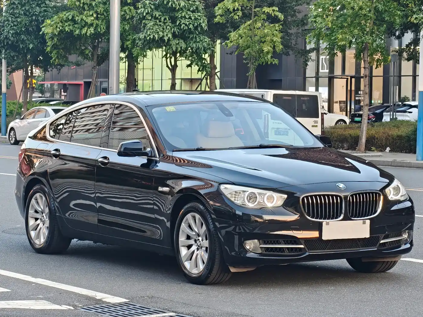 BMW 5 Series GT 2010 535i Luxury Model фото 2