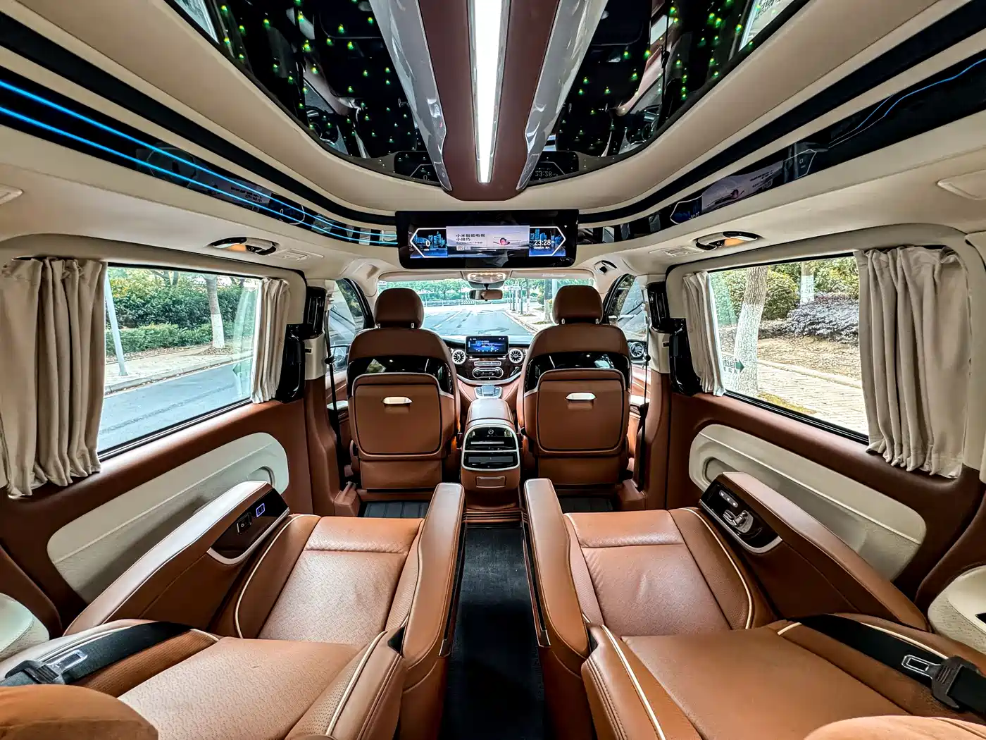 Mercedes-Benz Vito 2023 2.0T Business 7-Seater фото 18