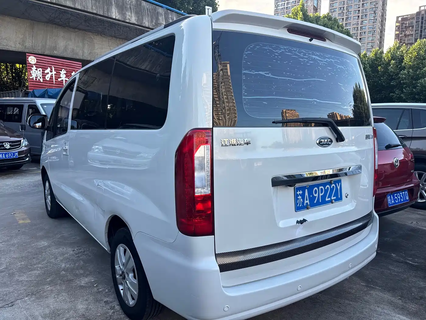 JAC Refine M3 2018 2018 IKEA Edition 1.6L Luxury Smart