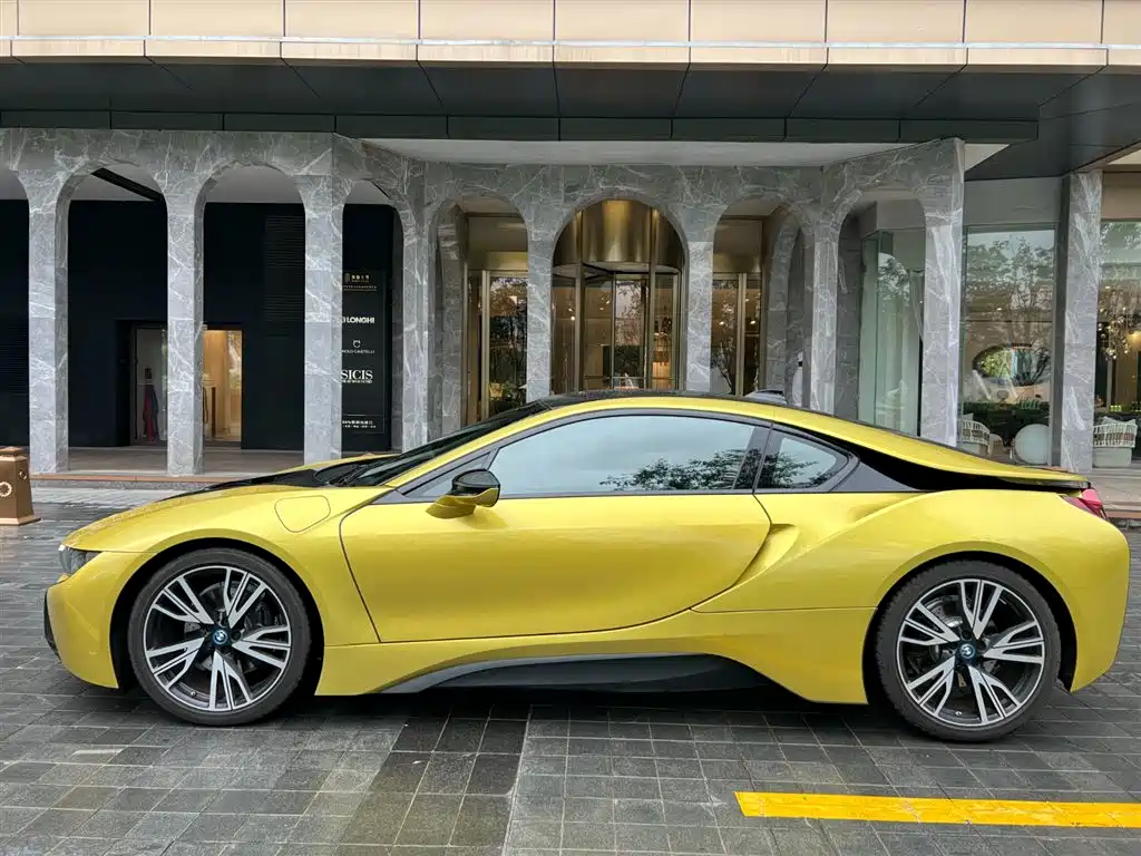 BMW I8