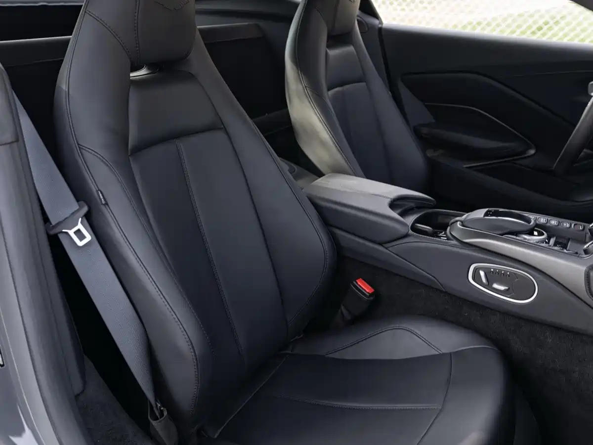 Aston Martin V8 Vantage 2021 2020 4.0T V8 Coupe