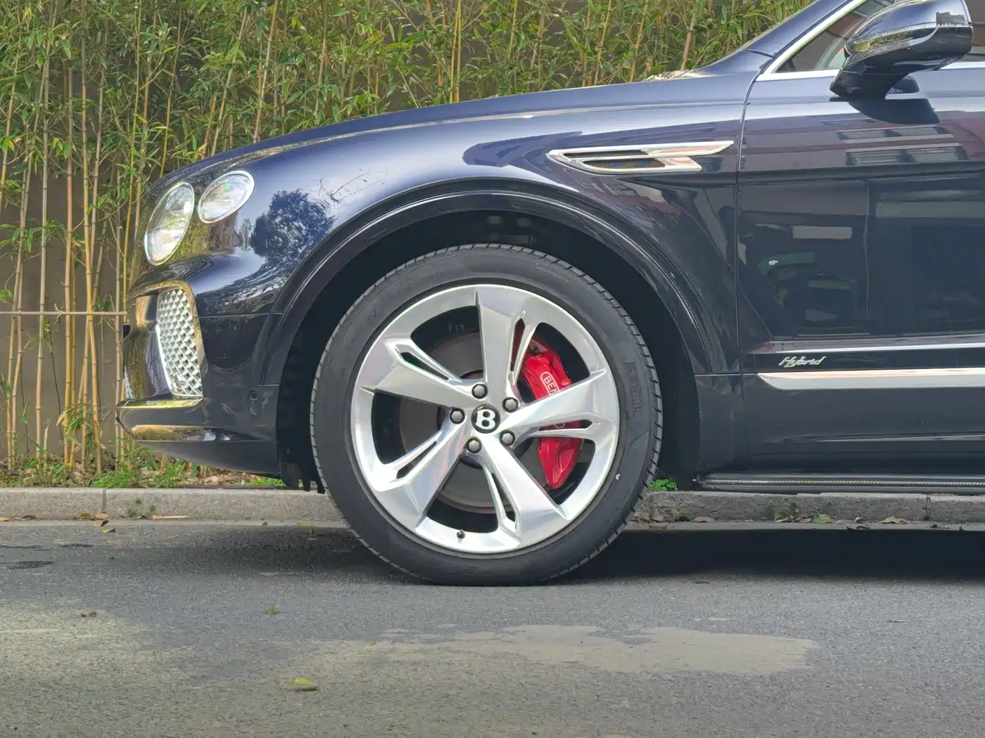 BENTLEY TIMYUE PLUG IN HYBRID