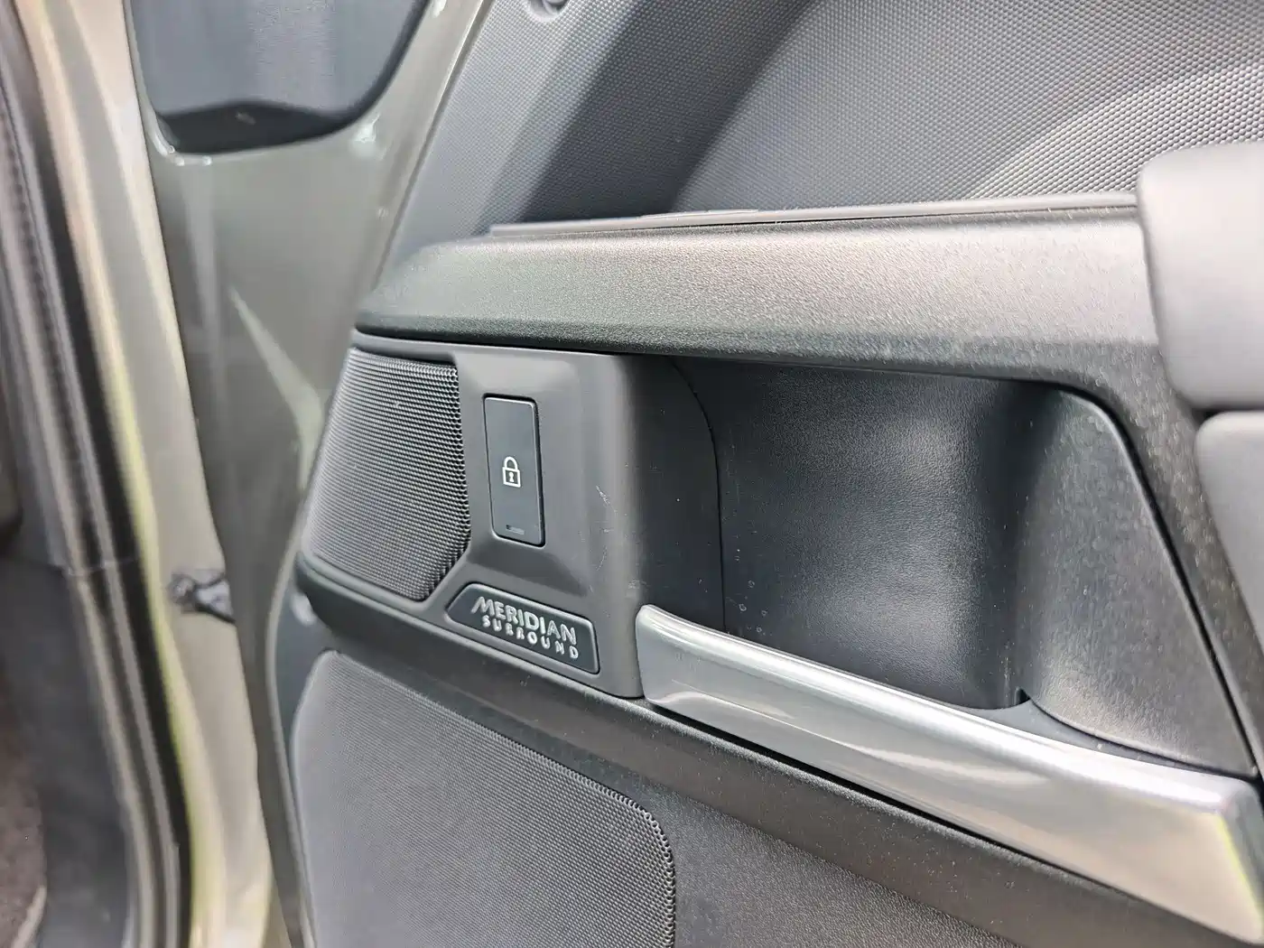 Land Rover Defender 2025 110 3.0T P400 X фото 19