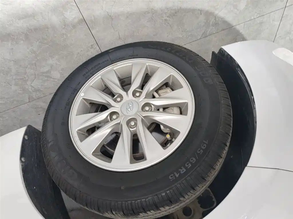 Hyundai Elantra 2018 1.6L Automatic Pleasing Edition GL China VI фото 23