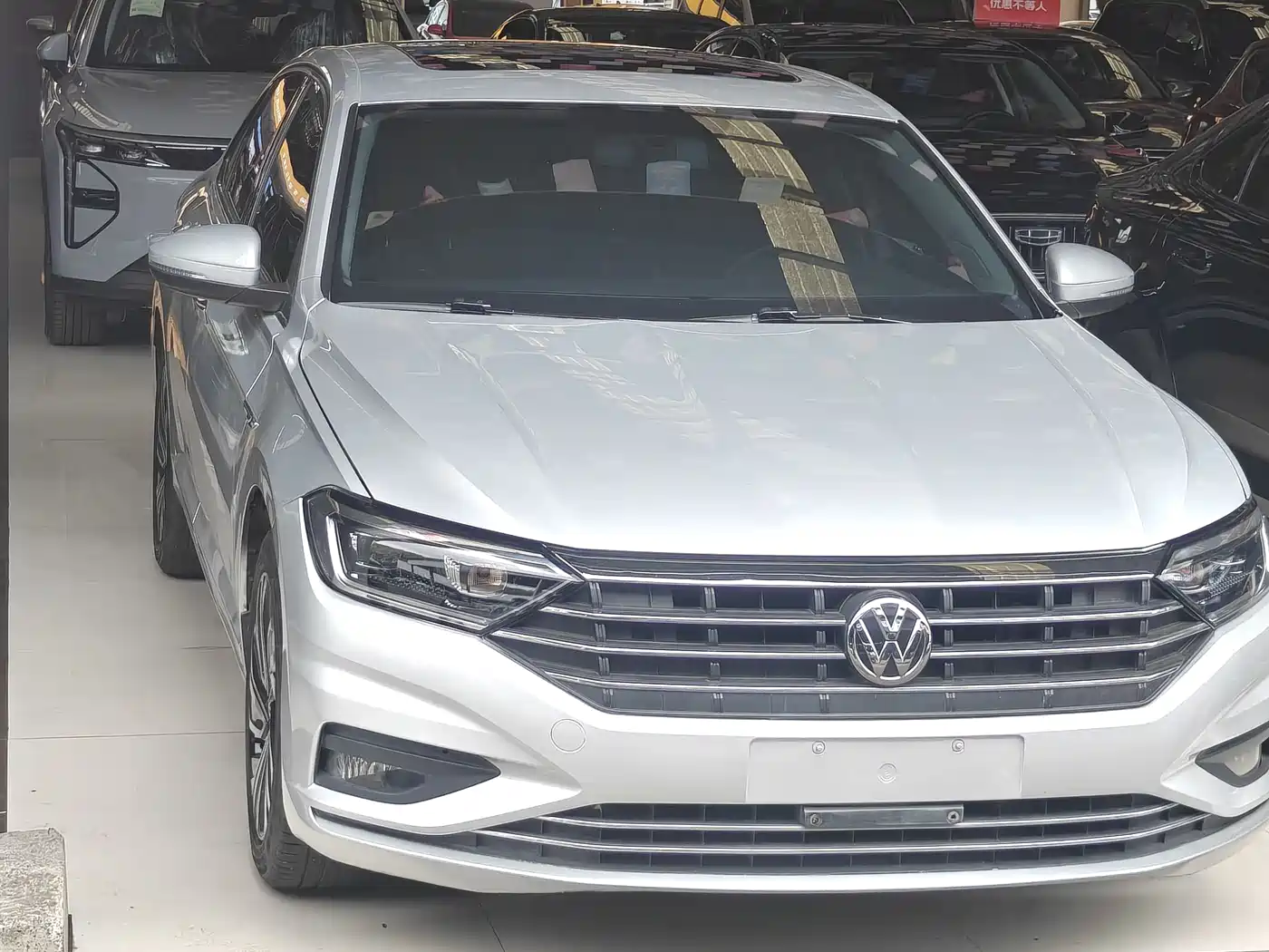 VOLKSWAGEN SAGITAR