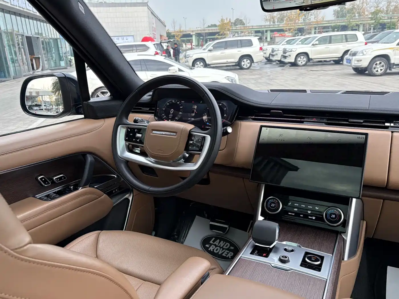 Land Rover Range Rover 2024 3.0 L6 400PS Golden Age Extended 7-Seater фото 5