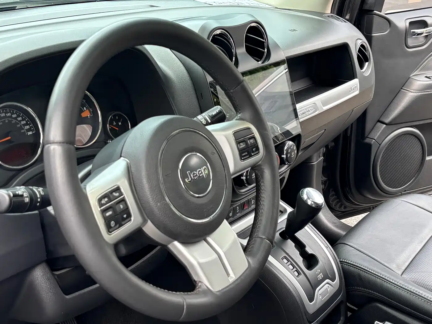 Jeep Compass (Import) 2015 2014 2.0L 2WD Urban Edition