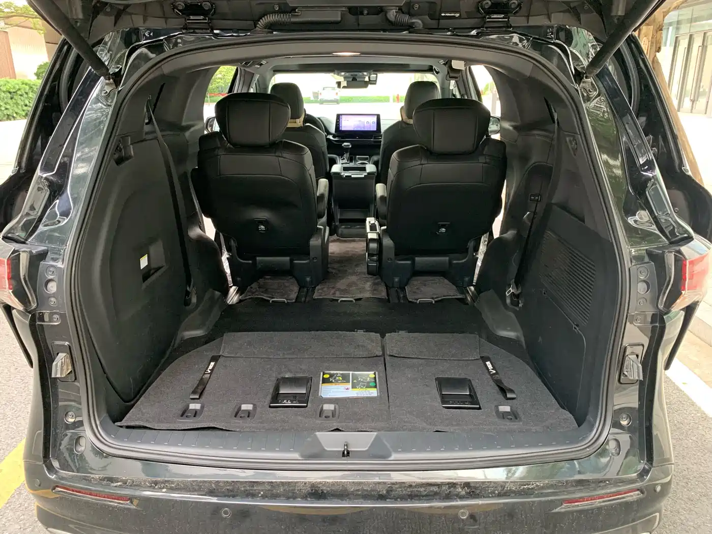 Toyota Sienna 2023 2.5L Hybrid Premium Edition фото 27