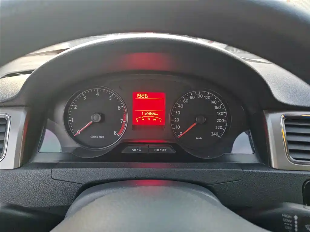 Volkswagen Santana 2013 1.6L Manual Comfort Edition фото 5