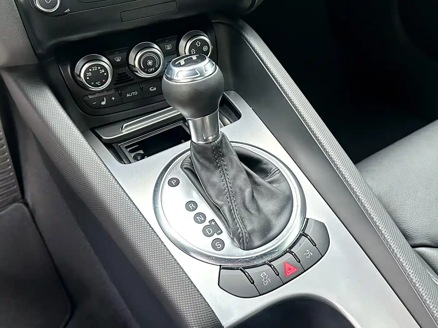 Audi TT 2014 TT Coupe 45 TFSI Premium Edition фото 8
