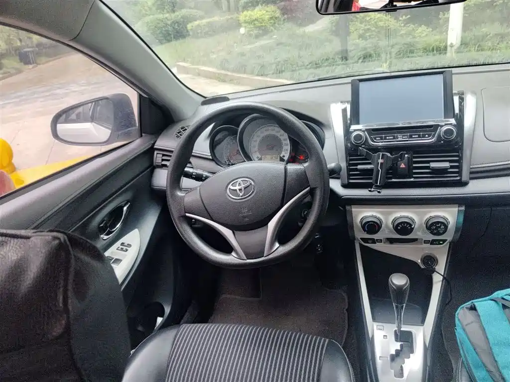 Toyota YARiS L Zhi Xuan 2015 1.5G Auto Sunroof Special Edition фото 3