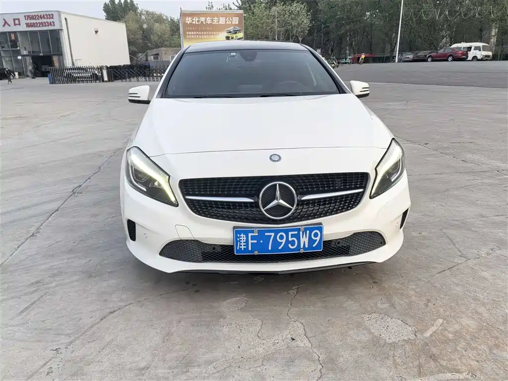 Mercedes-Benz A-Class (Import) 2015 A 200 Sport фото 2