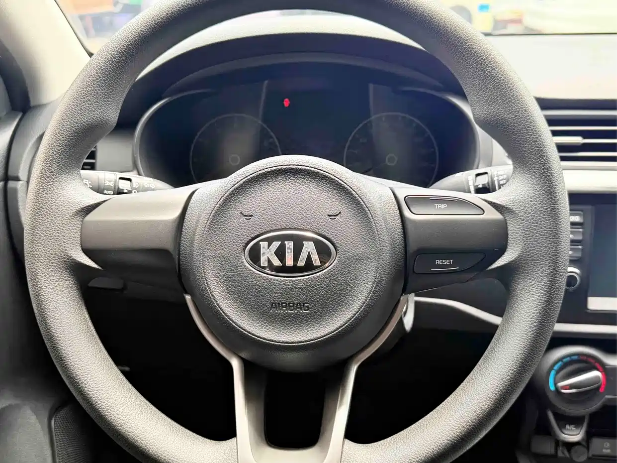 Kia K2 2017 2017 Sedan 1.4L AT GLS