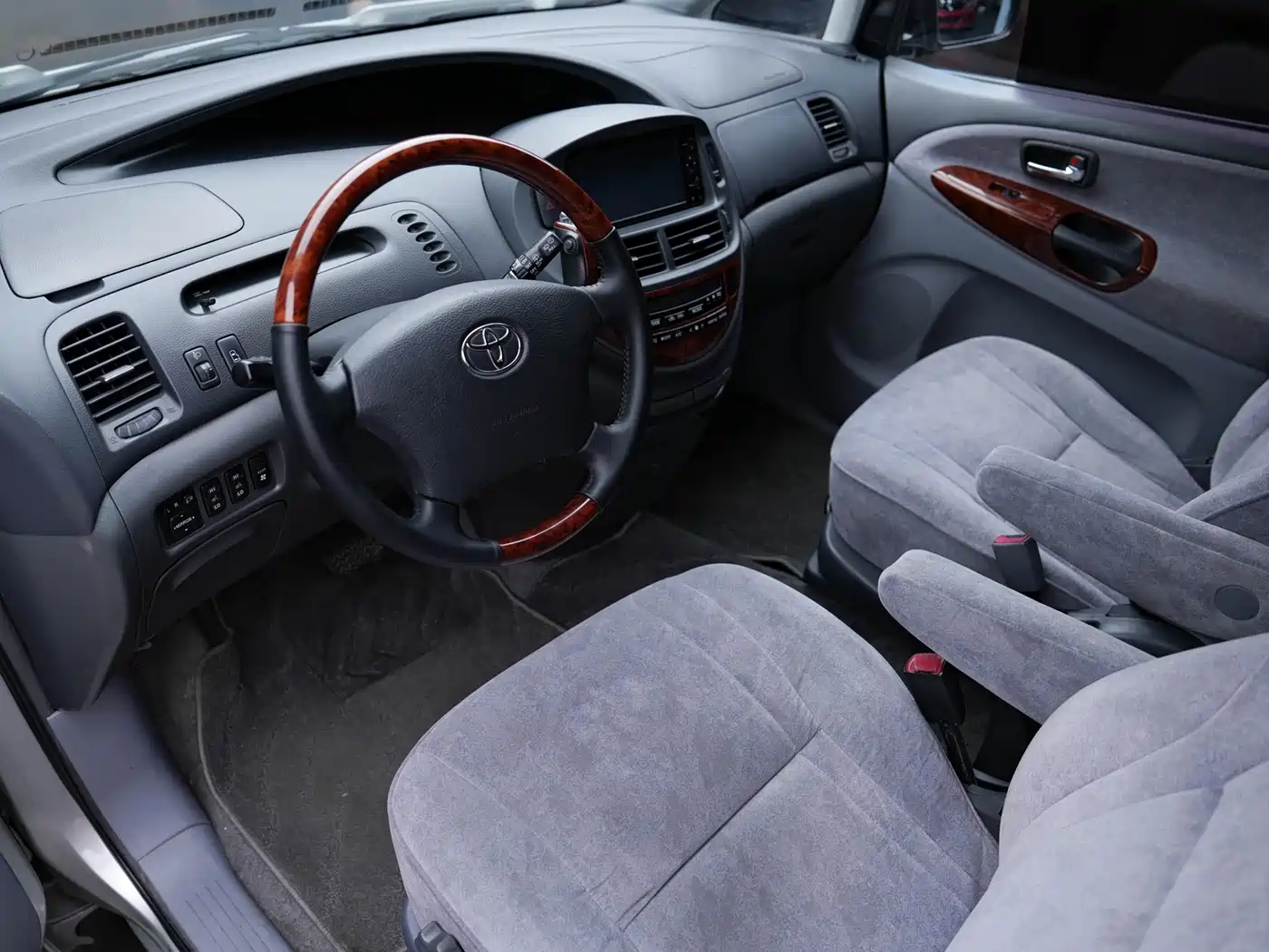 Toyota Previa фото 24