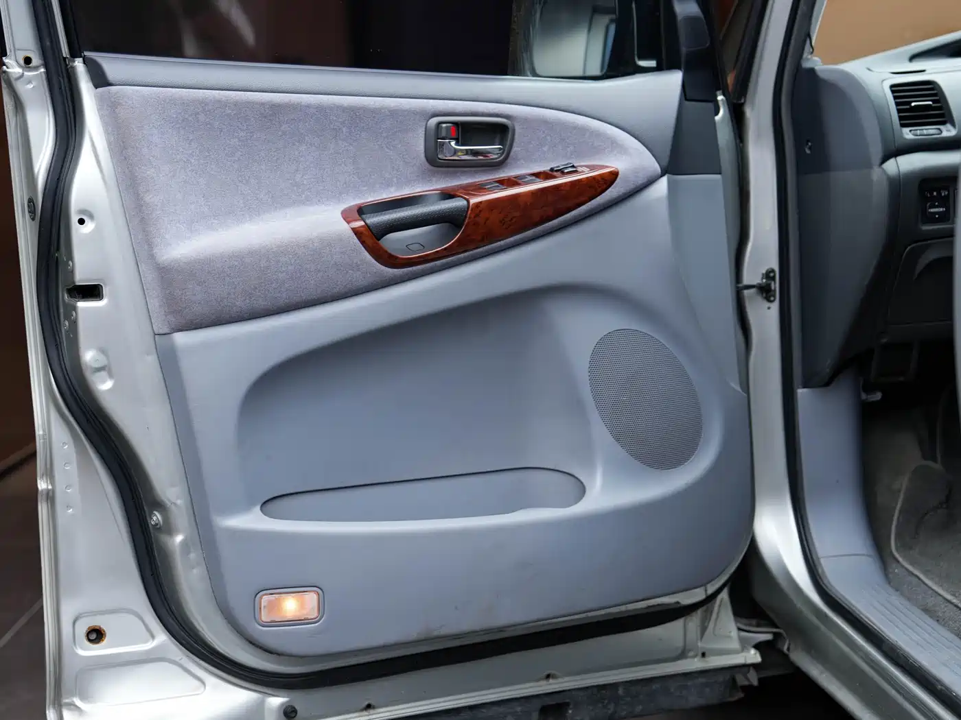 Toyota Previa фото 26