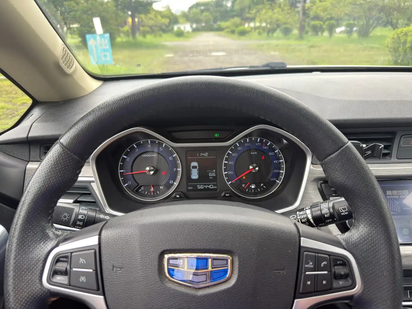 Фото 18 - Geely Vision X3