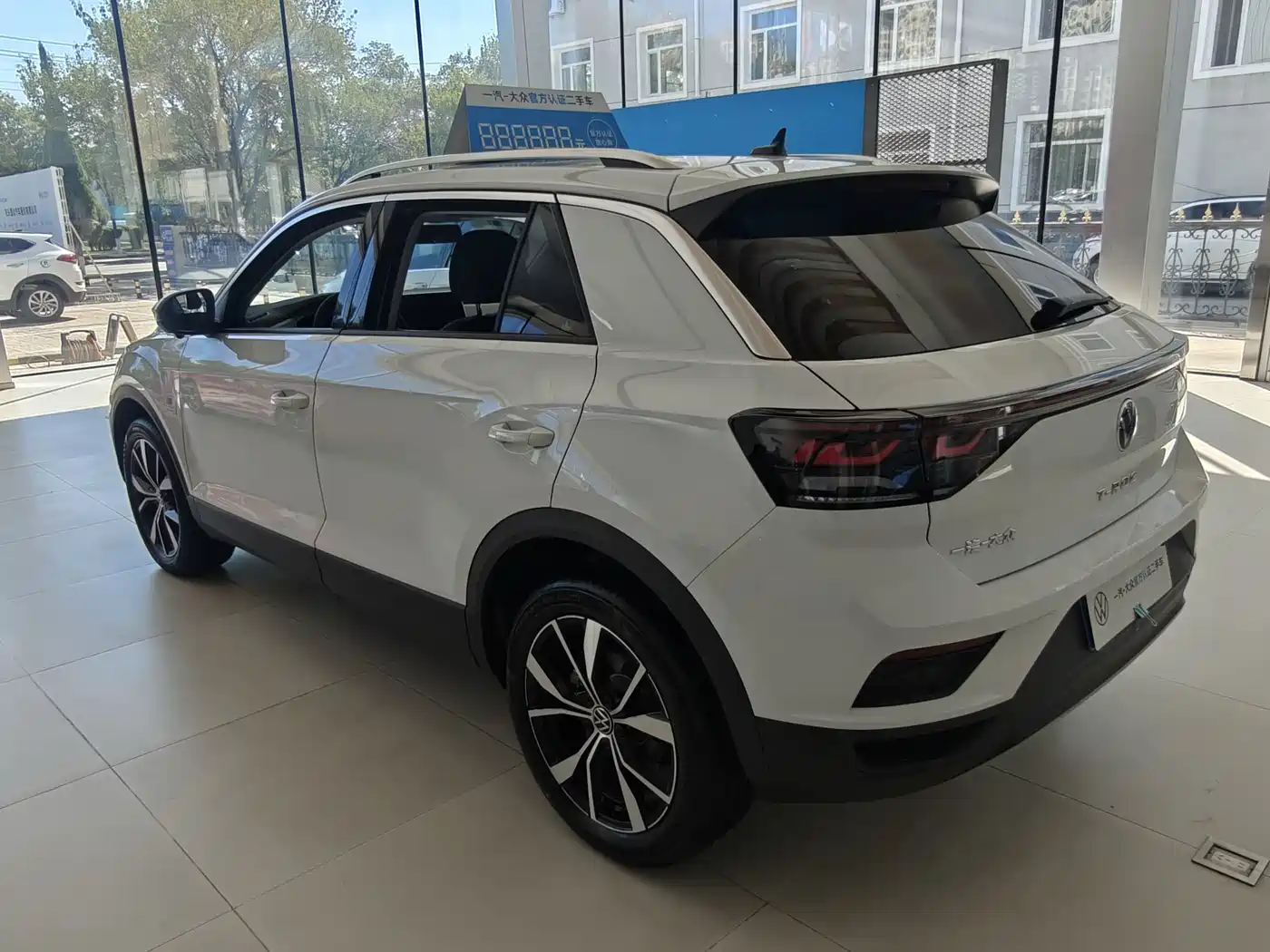 Volkswagen T-ROC 2026 2026 300TSI DSG 2WD Morning Light Edition