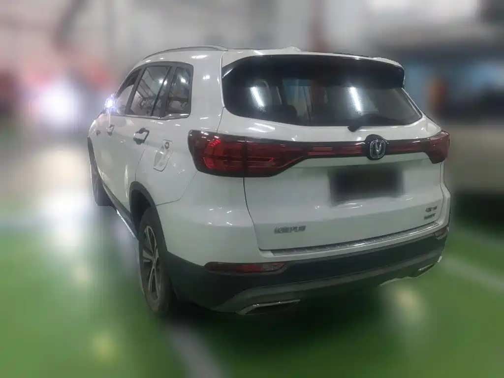Фото 25 - Changan CS75